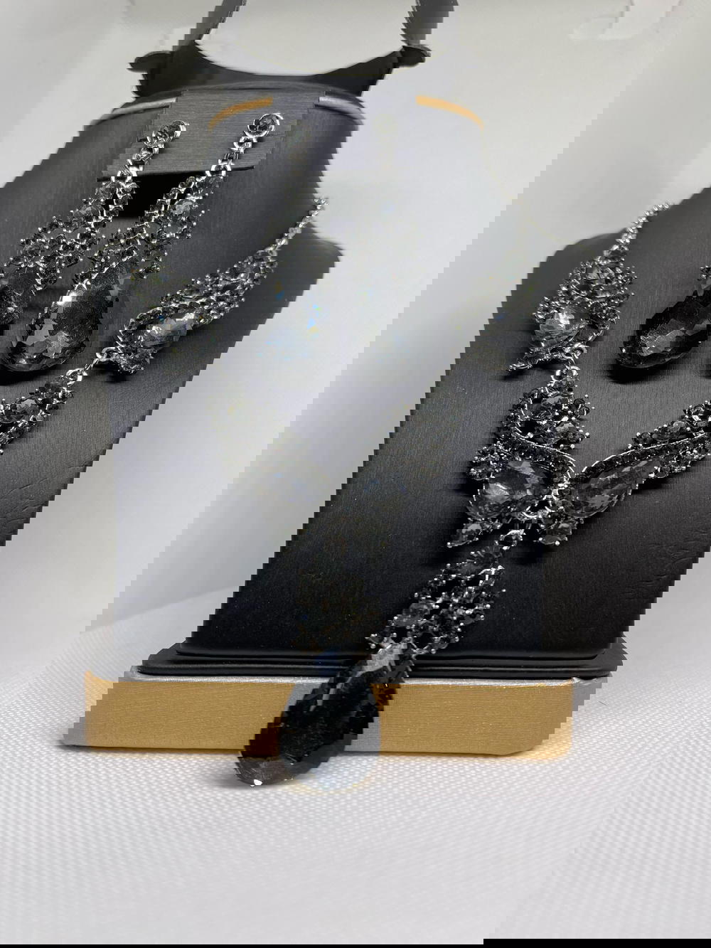 طوق وأقراط كرستال  Preview Image