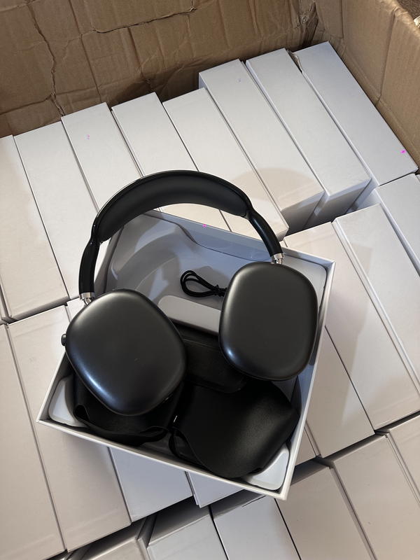 black airpods max Image 3 Preview