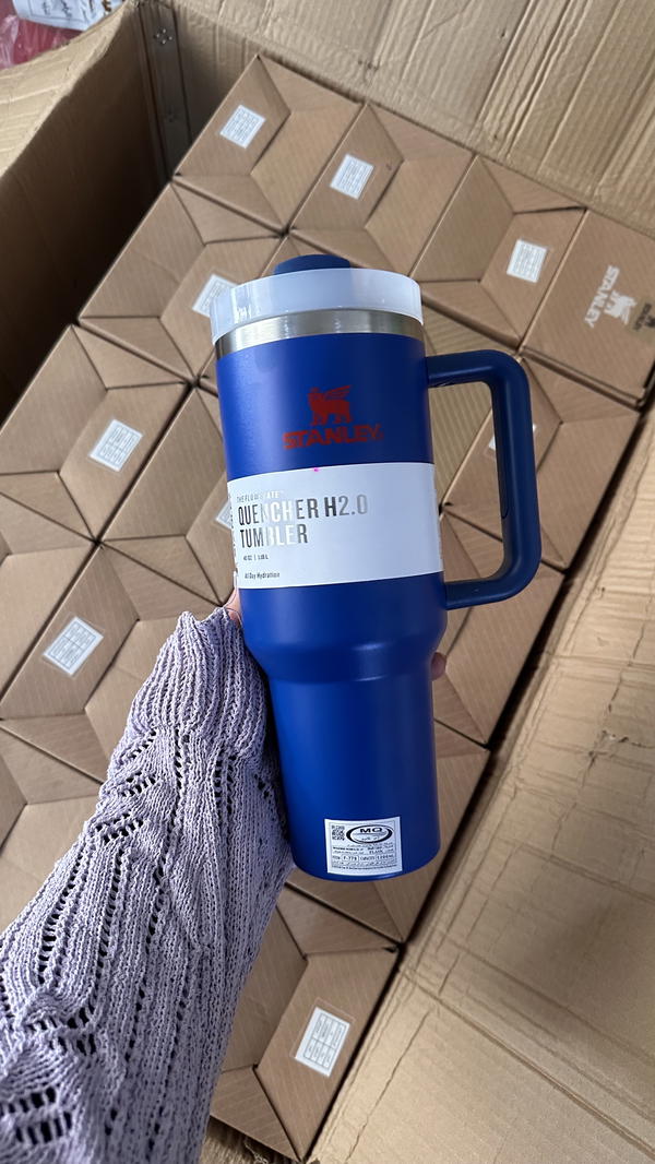 blue&red stanlycup Image 1 Preview
