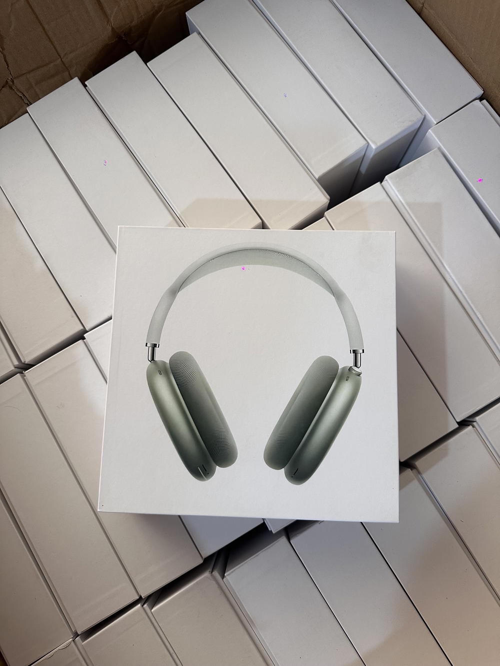 green airpods max Preview Image