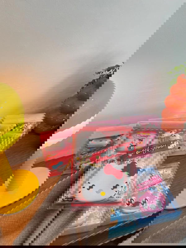 hellow kitty airpods Image 2 Preview