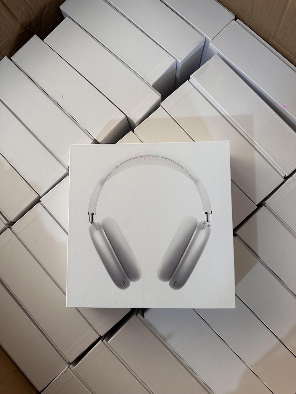 silver airpods max Preview Image
