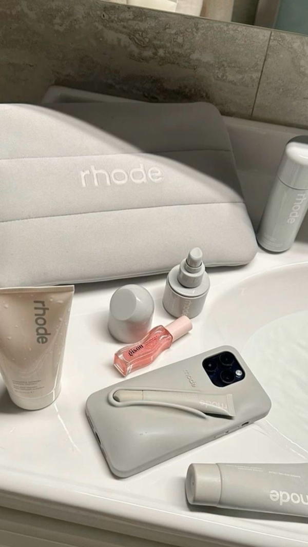Rhode makeup bag Image 4 Preview