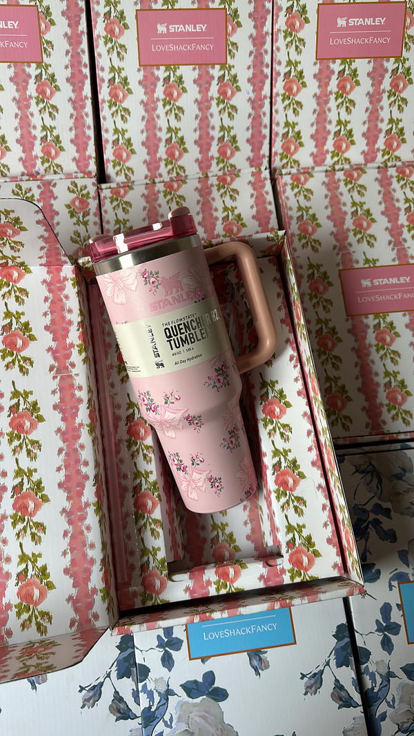 pink stanly box🎀🌷 Image 1 Preview