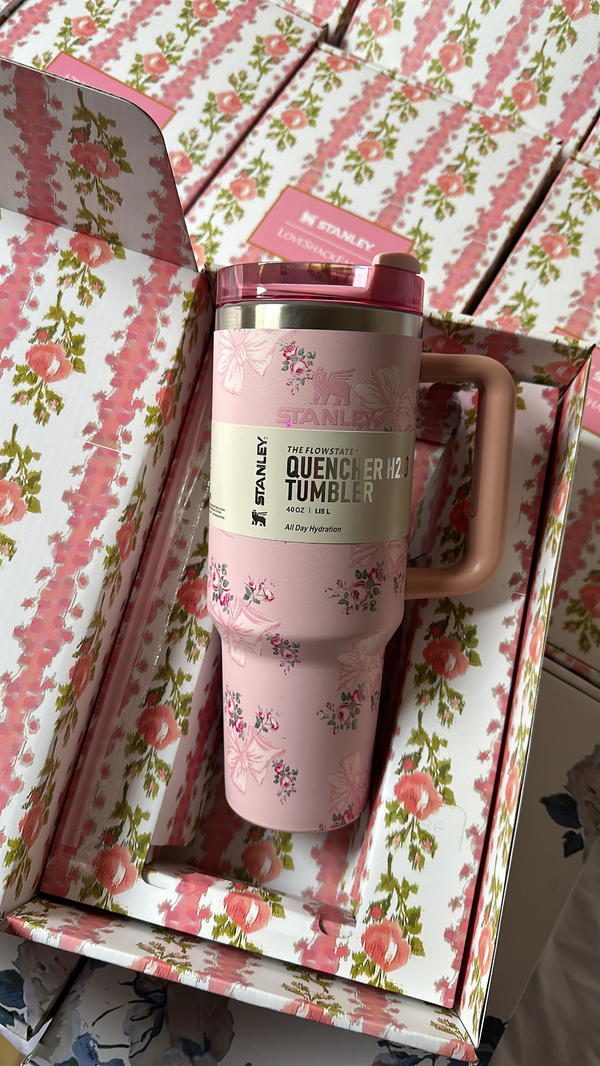 pink stanly box🎀🌷 Image 5 Preview