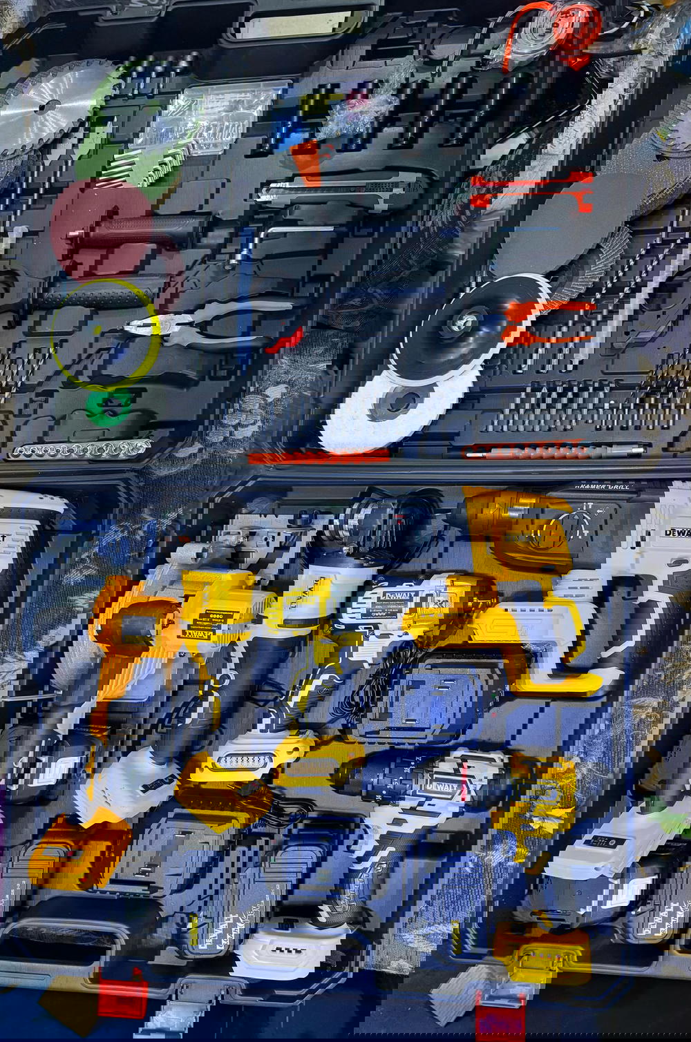 عرض خاص – شنطة عدد كهربائية متكاملة من Makita او ديولت Dewalt Preview Image