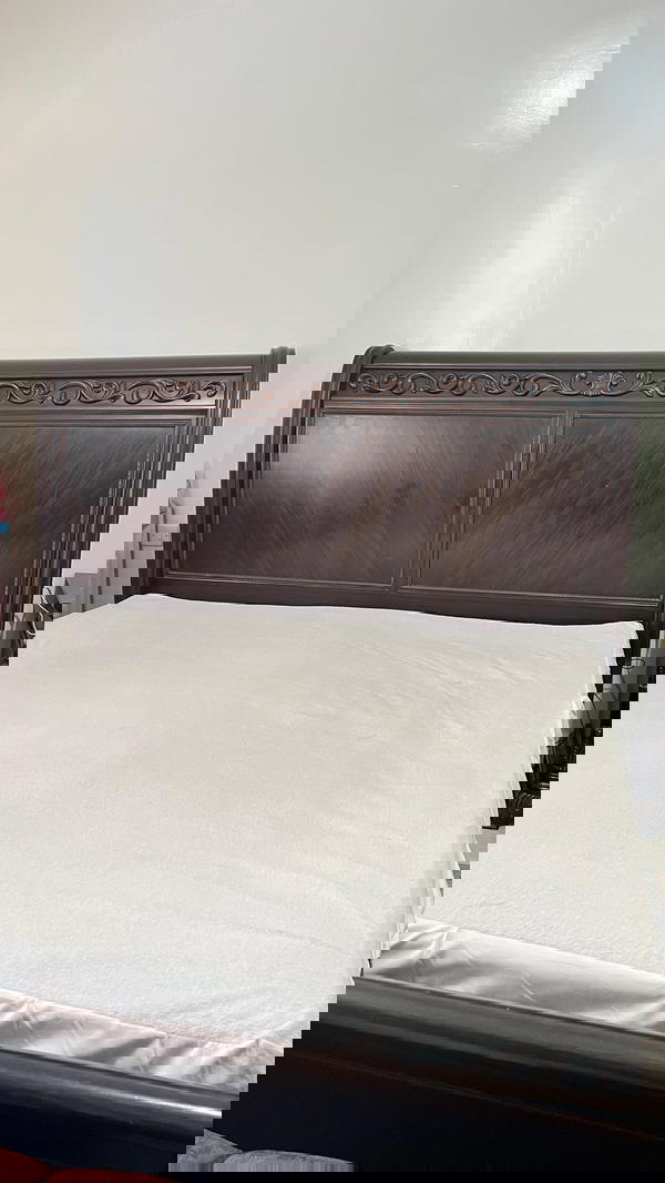 غرفة نوم ملكية فاخرة مستخدم نظيف جدا بسعر مغري  Image 1 Preview