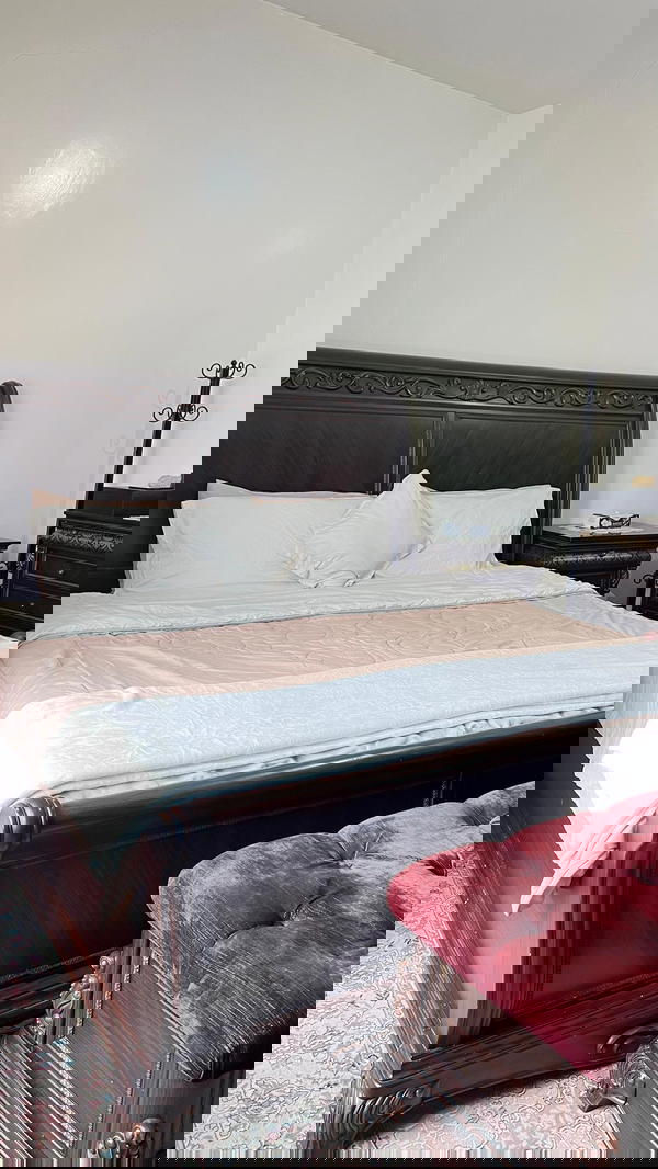 غرفة نوم ملكية فاخرة مستخدم نظيف جدا بسعر مغري  Image 2 Preview