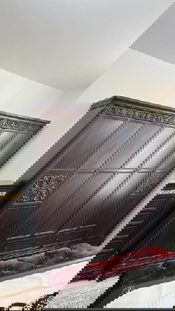 غرفة نوم ملكية فاخرة مستخدم نظيف جدا بسعر مغري  Image 4 Preview