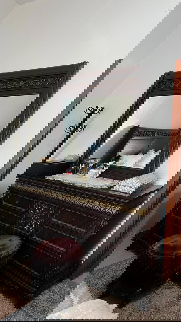 غرفة نوم ملكية فاخرة مستخدم نظيف جدا بسعر مغري  Image 5 Preview