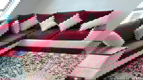 كنب حرف L واسع وفاخرخيار مثالي لغرف المعيشة بتصميم عملي أنيق ومساحة كبيرة مستخدم نظيف  Image 1 Preview