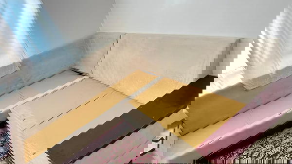 كنب حرف L واسع وفاخرخيار مثالي لغرف المعيشة بتصميم عملي أنيق ومساحة كبيرة مستخدم نظيف  Image 3 Preview