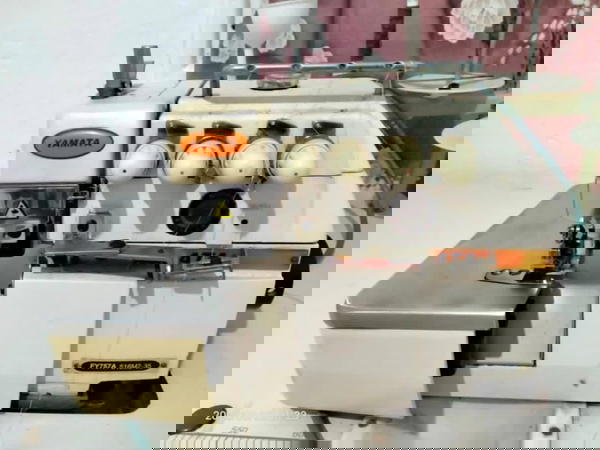 معدات خياطة صناعية متكاملة بحالة ممتازة Image 4 Preview