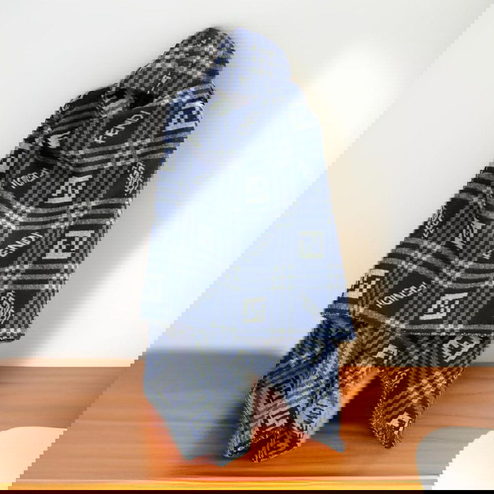 شال كاب FENDi  Preview Image