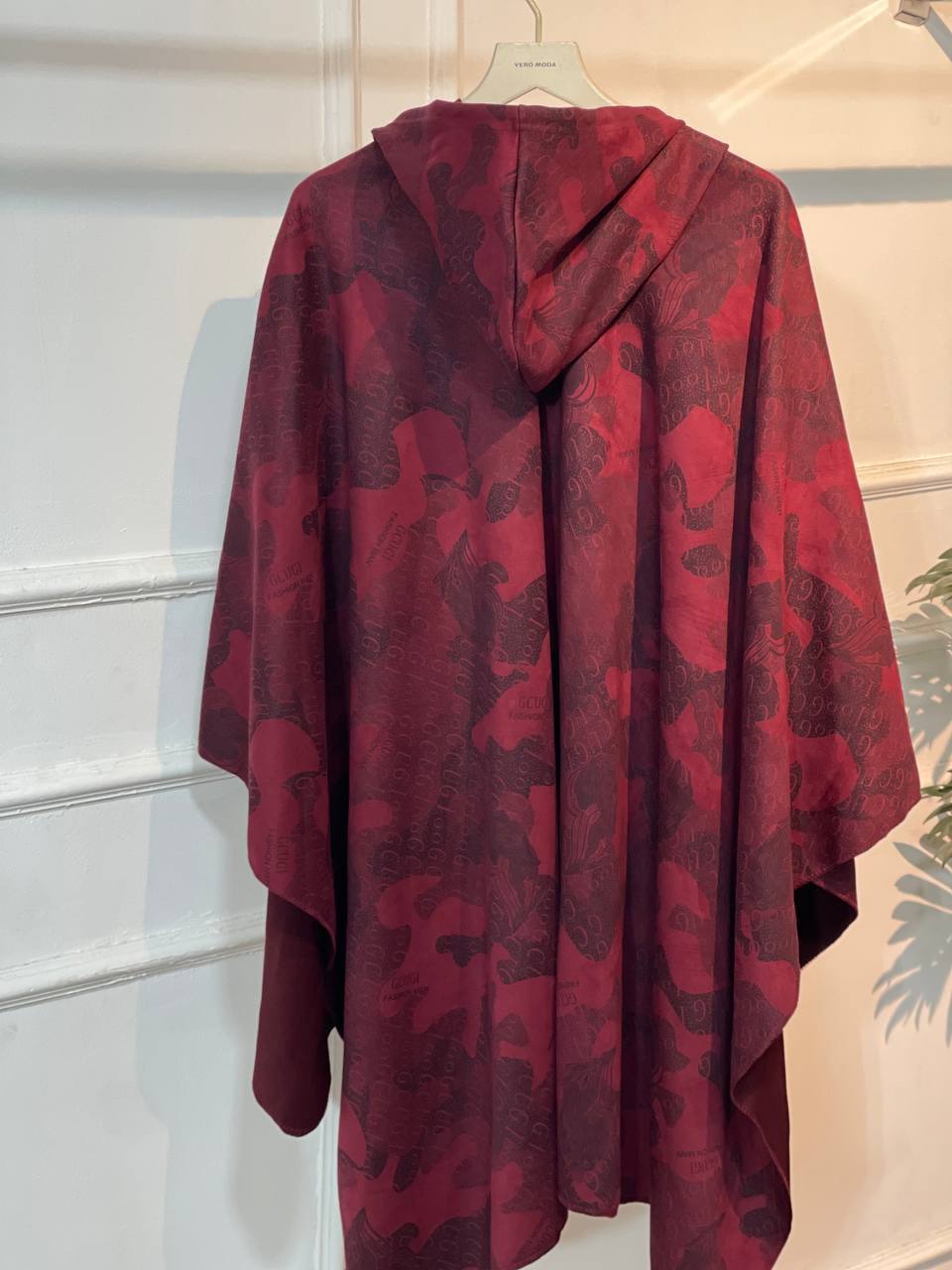 شال كاب Gucci  Preview Image