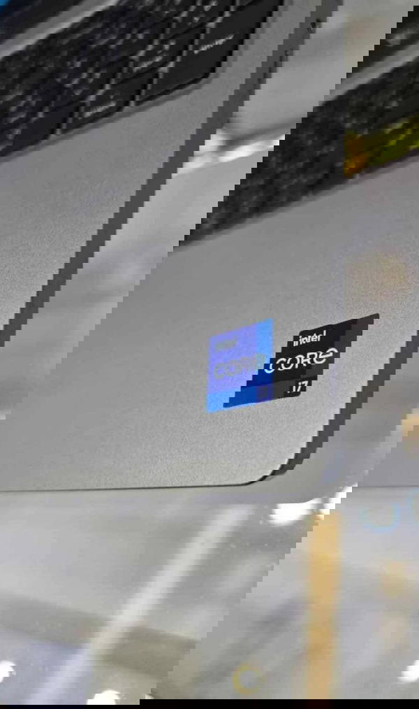 DELL latitude 3560 Image 3 Preview