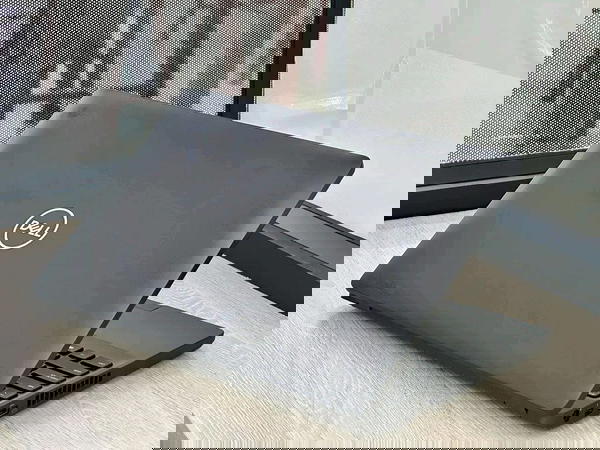 Dell Precision 3540 Image 2 Preview