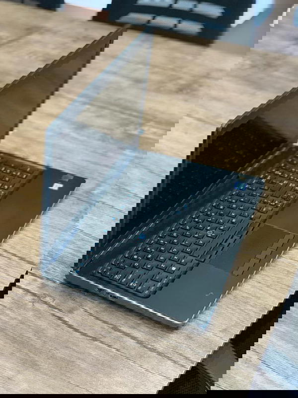 Dell precision 7520 Image 3 Preview