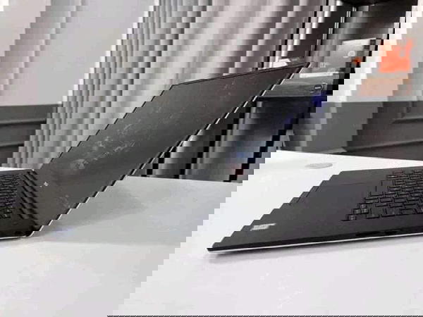 Dell xps 15 9550 Image 2 Preview